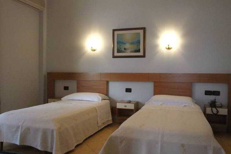 Paradise Beach Hotel Radhimë エクステリア 写真
