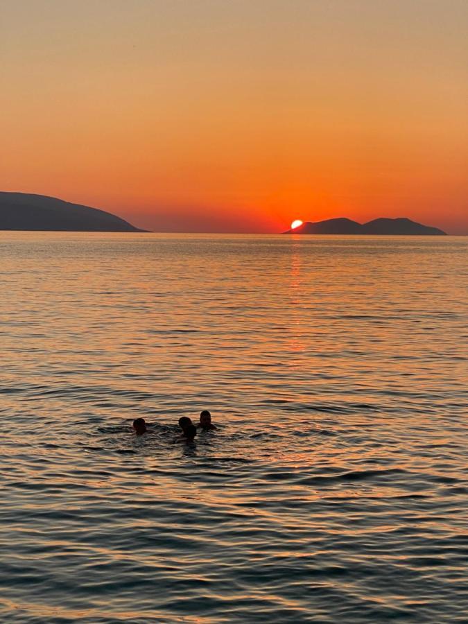 Paradise Beach Hotel Radhimë エクステリア 写真