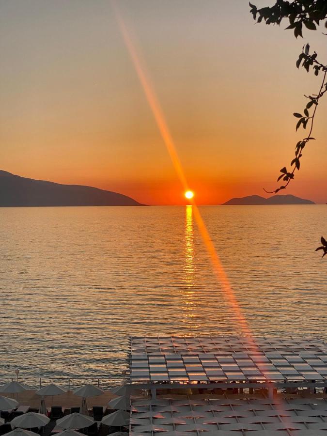Paradise Beach Hotel Radhimë エクステリア 写真