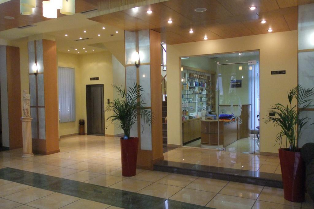 Paradise Beach Hotel Radhimë エクステリア 写真