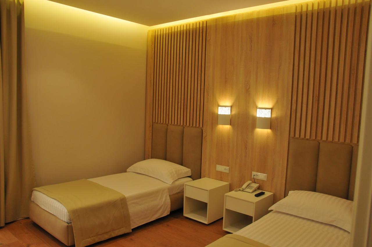 Paradise Beach Hotel Radhimë エクステリア 写真